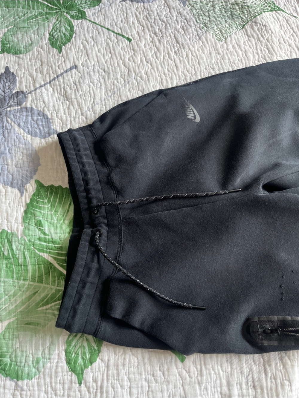 Nike Tech Pants - Picture 5 of 7